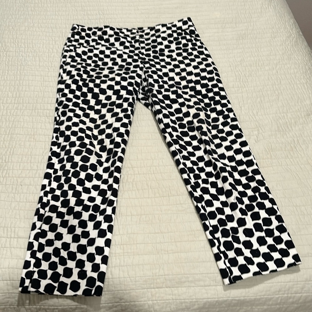 Excellent cond. Trina Turk size 6 skinny/ankle pants